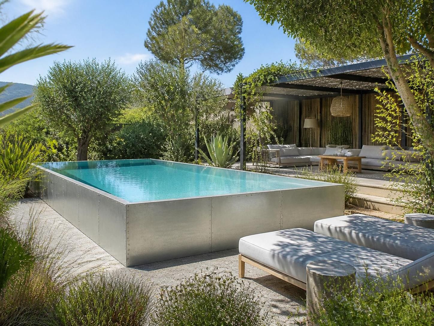découvrez comment une piscine en acier allie durabilité et design pour transformer votre jardin en un espace élégant et moderne.