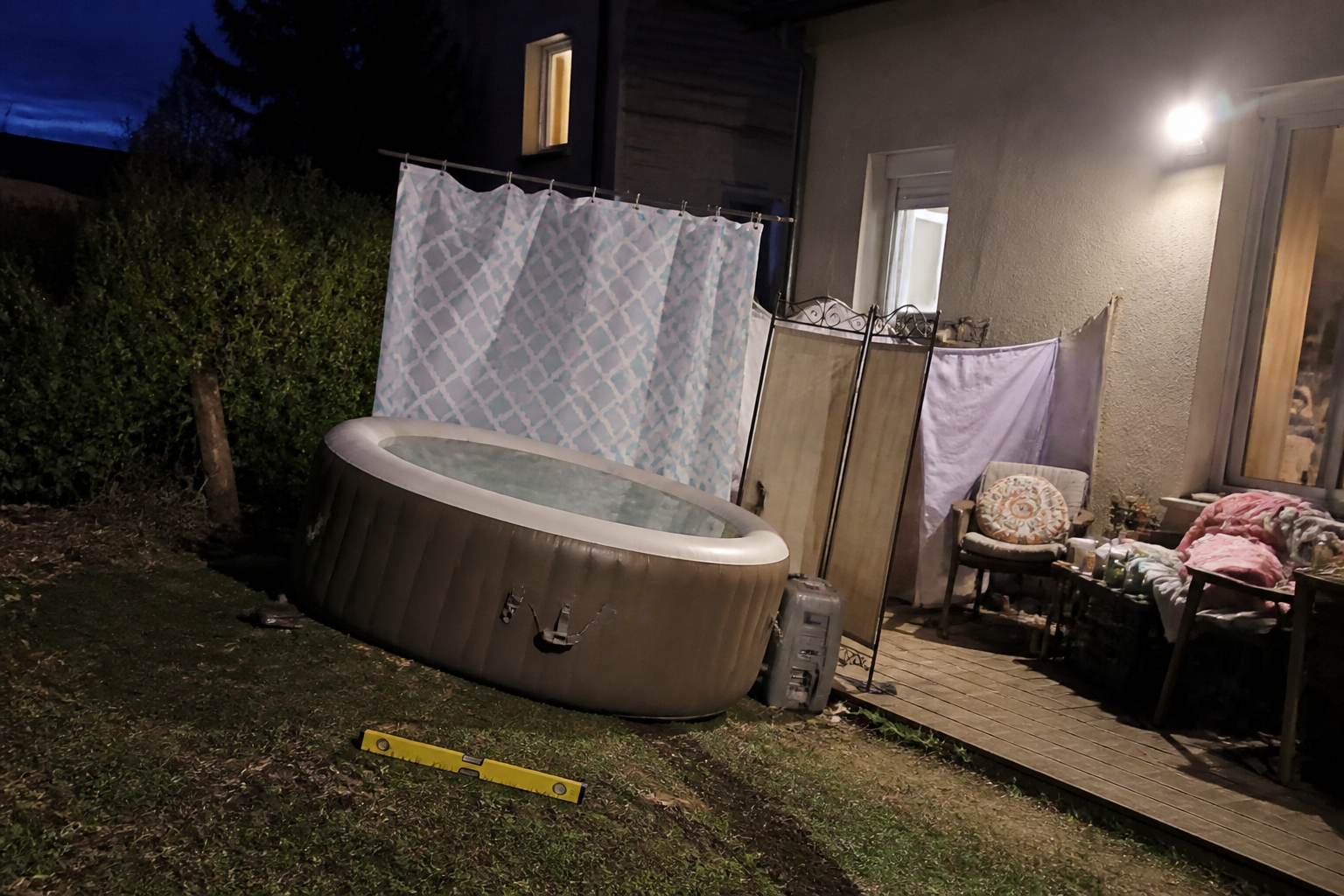 Déco autour d’un spa extérieur : les erreurs qui gâchent l’ambiance