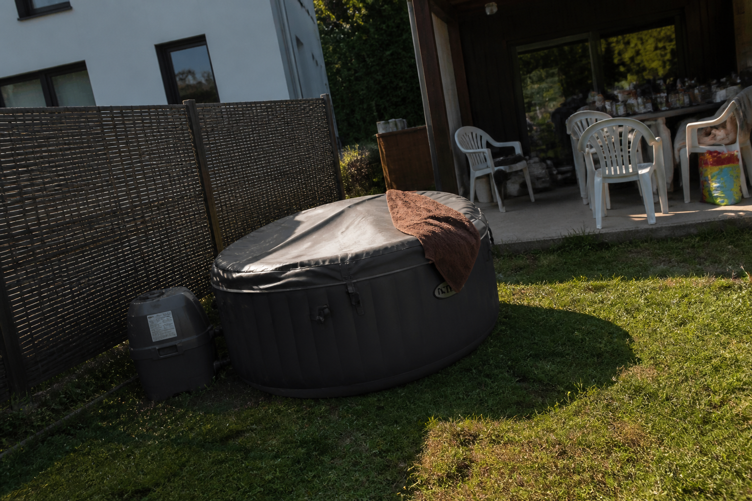 Déco autour d’un spa extérieur : les erreurs qui gâchent l’ambiance