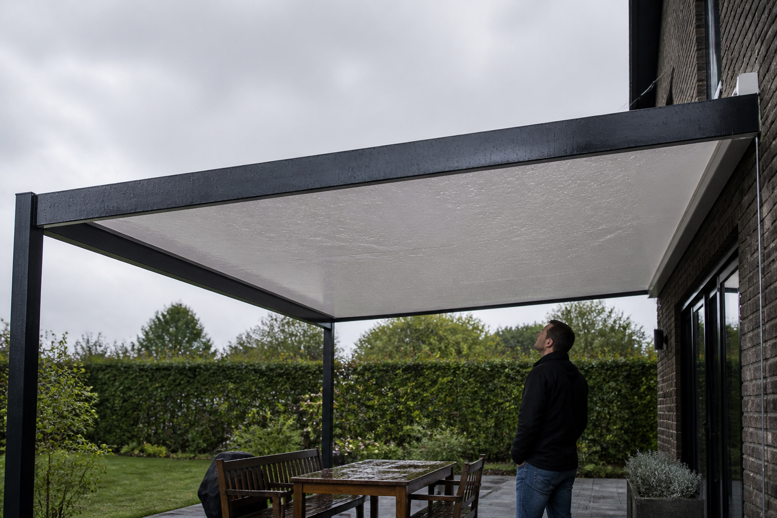 Toile pour pergola : comment choisir la bonne matière contre soleil et pluie